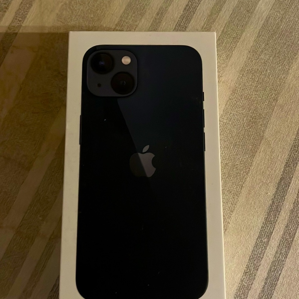 I want to be nice a sell apples brand new phone for a cheap price!